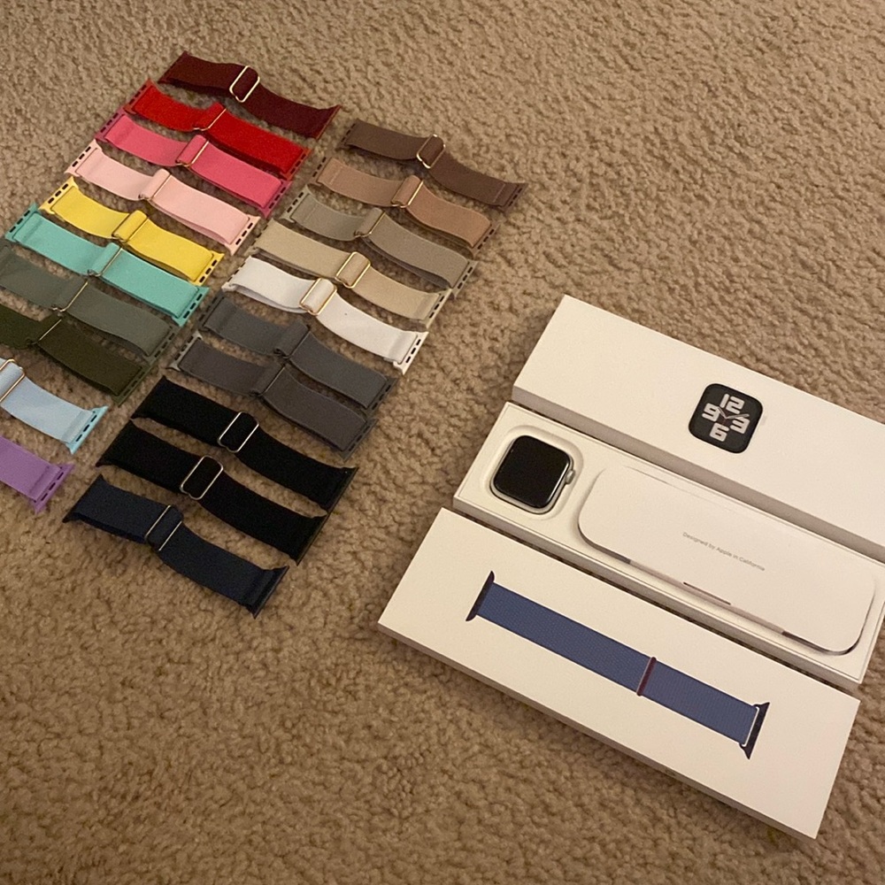 Brand New In Box Apple Watch SE 2nd Generation with Bundle of Brand New Bands